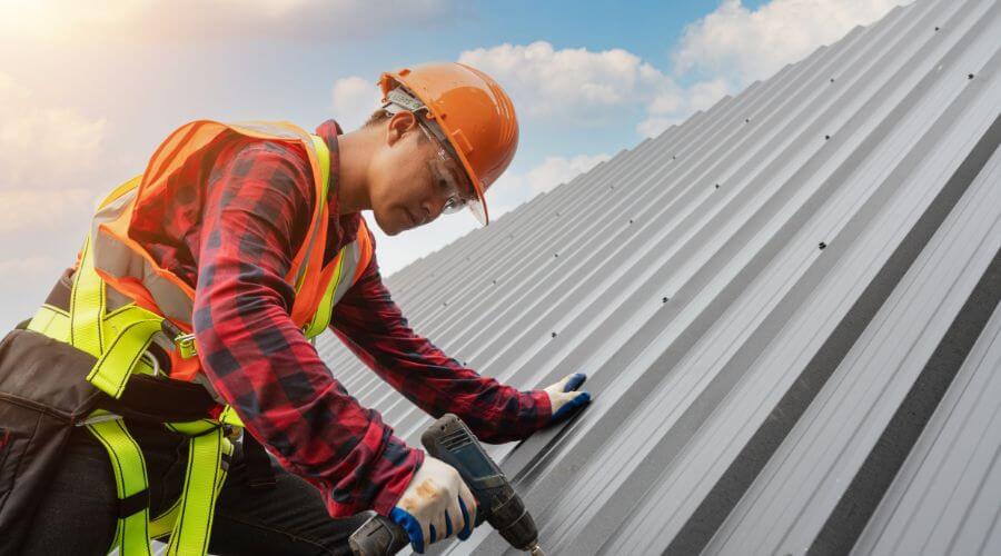 Professional gutter cleaning in San Sebastian, PR